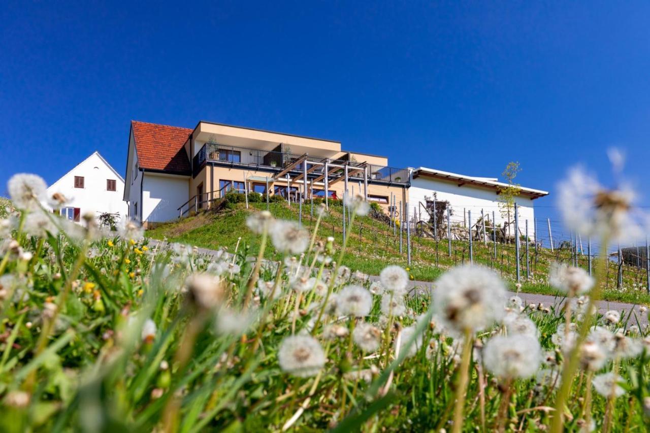 Bed and Breakfast Weingut Perner Ehrenhausen Exterior foto