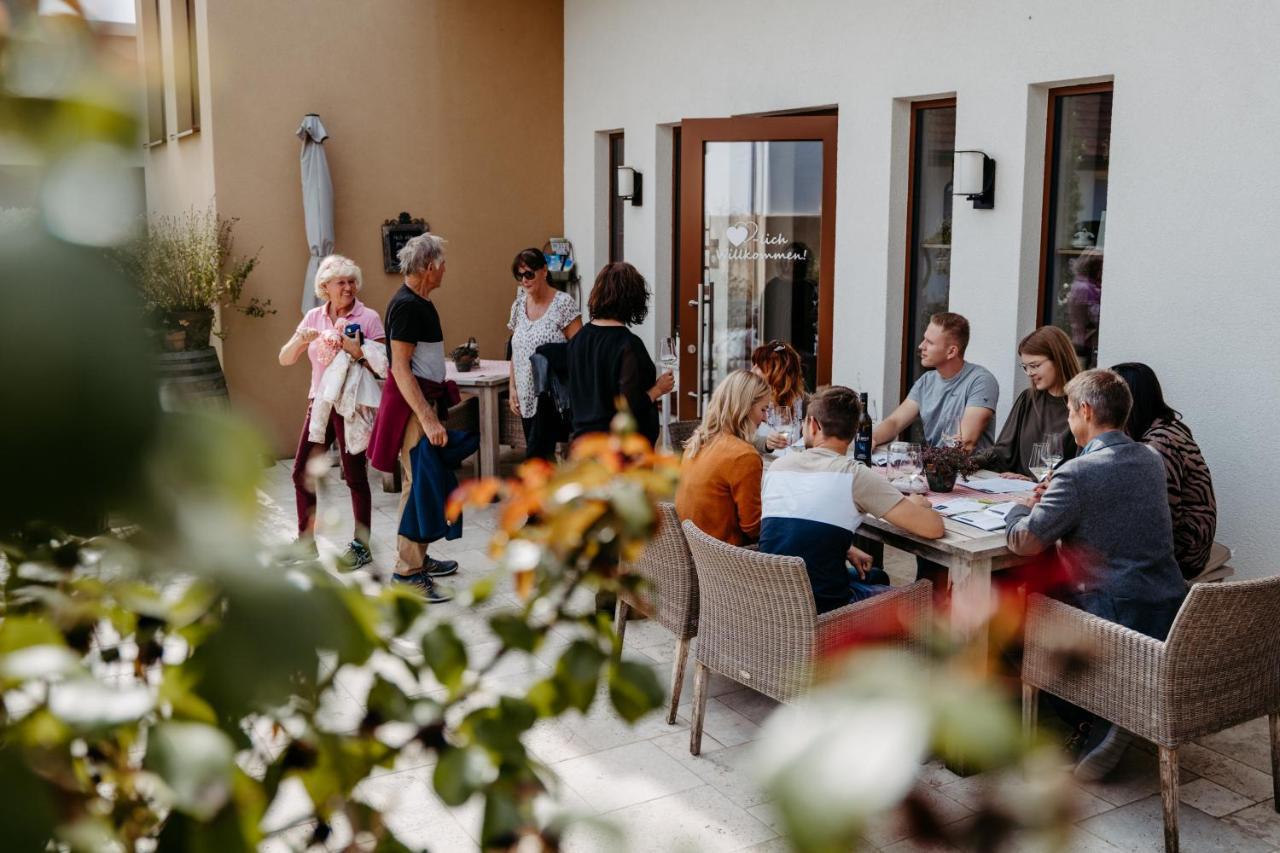 Bed and Breakfast Weingut Perner Ehrenhausen Exterior foto