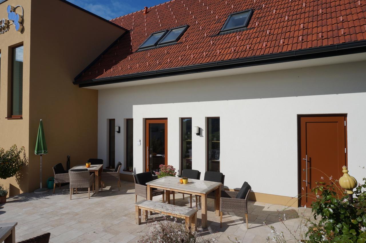 Bed and Breakfast Weingut Perner Ehrenhausen Exterior foto