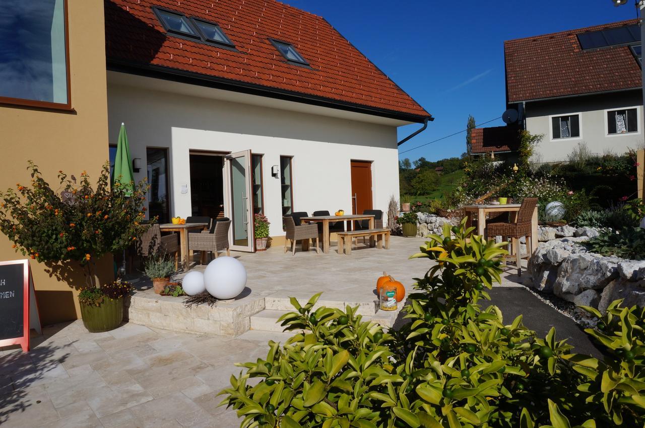 Bed and Breakfast Weingut Perner Ehrenhausen Exterior foto