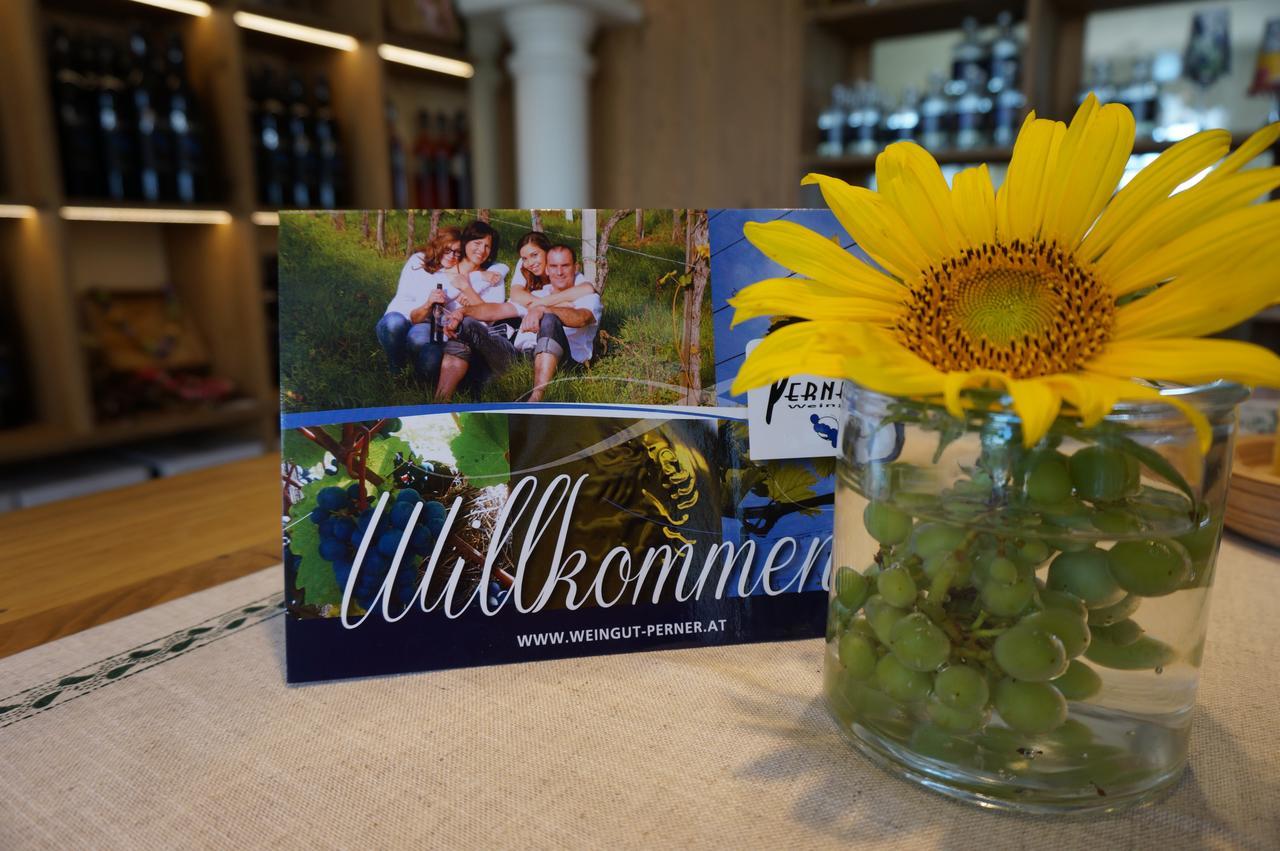 Bed and Breakfast Weingut Perner Ehrenhausen Exterior foto