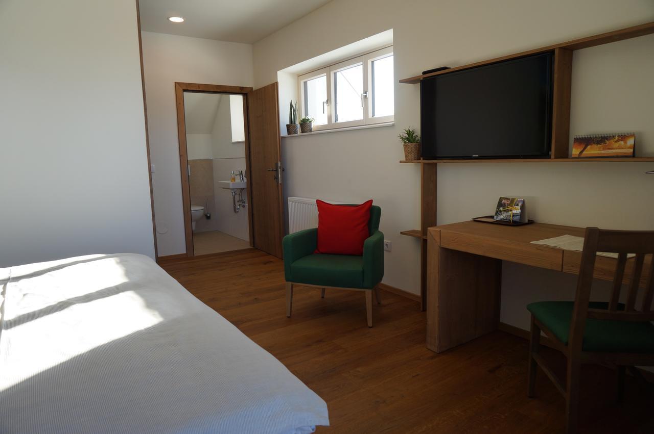 Bed and Breakfast Weingut Perner Ehrenhausen Exterior foto