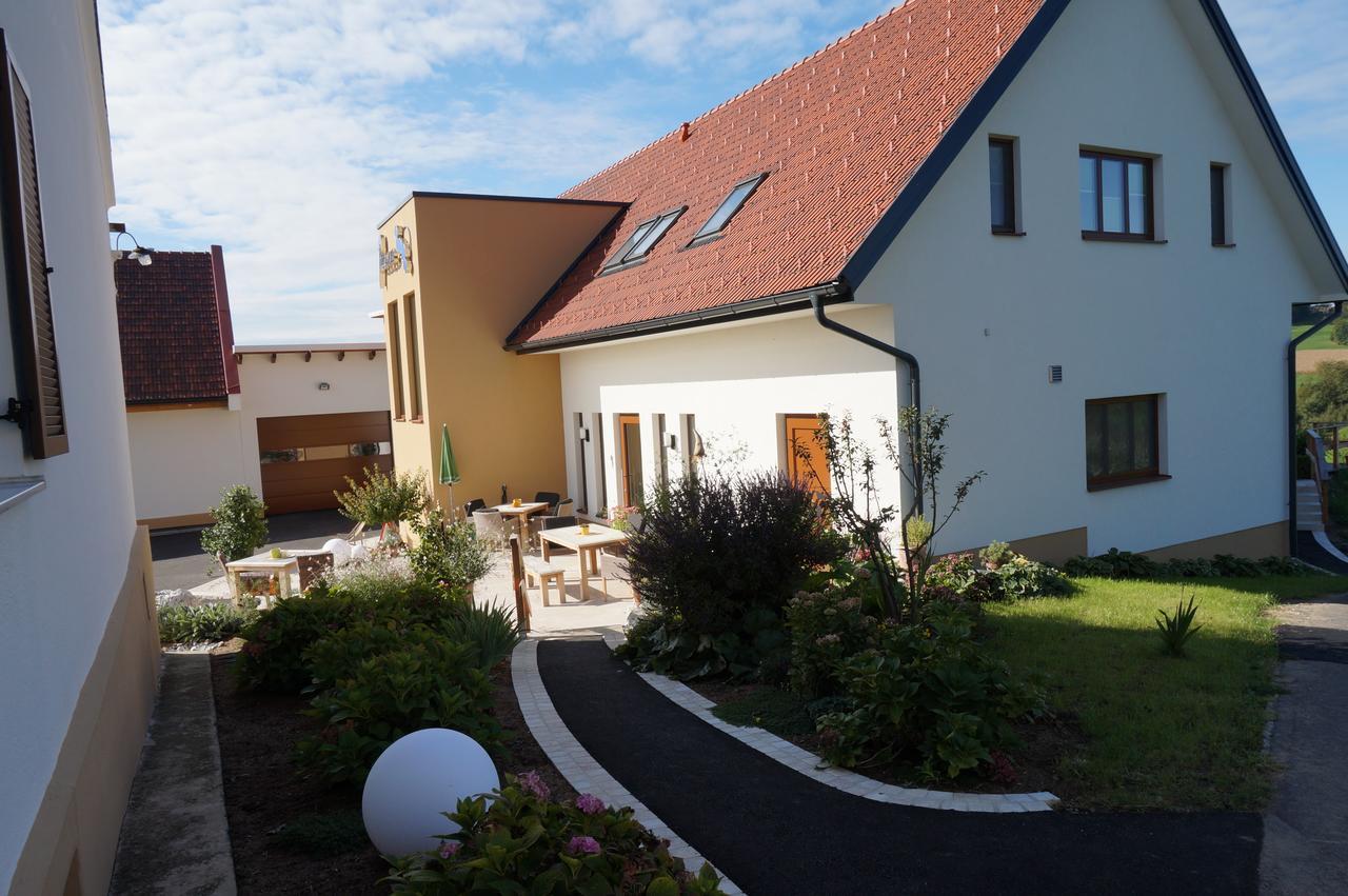 Bed and Breakfast Weingut Perner Ehrenhausen Exterior foto
