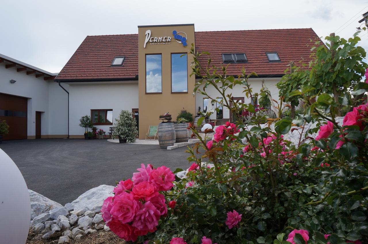 Bed and Breakfast Weingut Perner Ehrenhausen Exterior foto