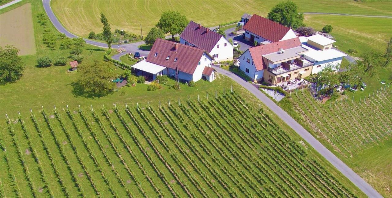 Bed and Breakfast Weingut Perner Ehrenhausen Exterior foto